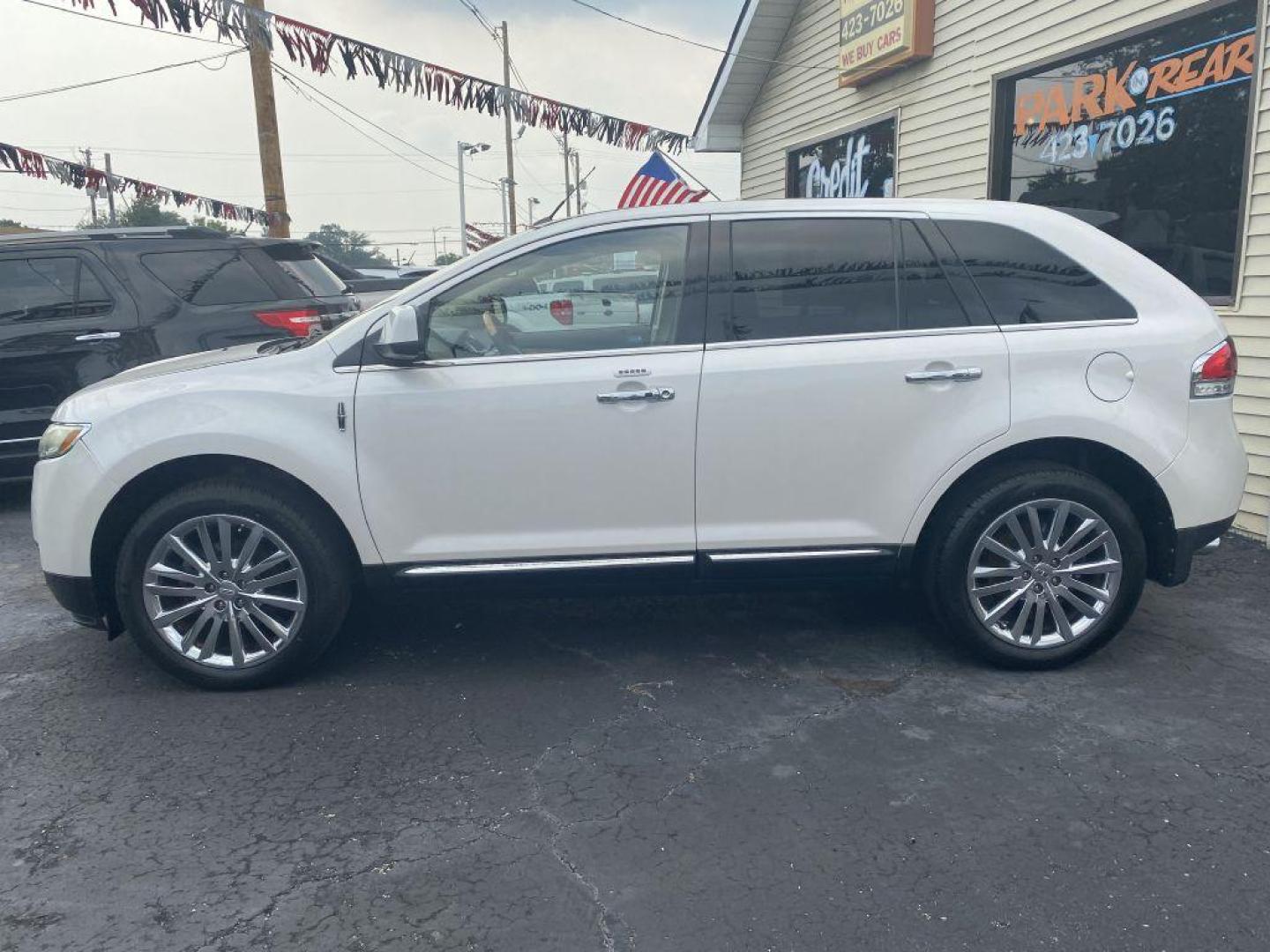 2011 WHITE LINCOLN MKX (2LMDJ6JK8BB) with an 3.7L engine, Automatic transmission, located at 1056 E Riverside Dr, Evansville, IN, 47714, (812) 423-7026, 37.953491, -87.546654 - Photo#0