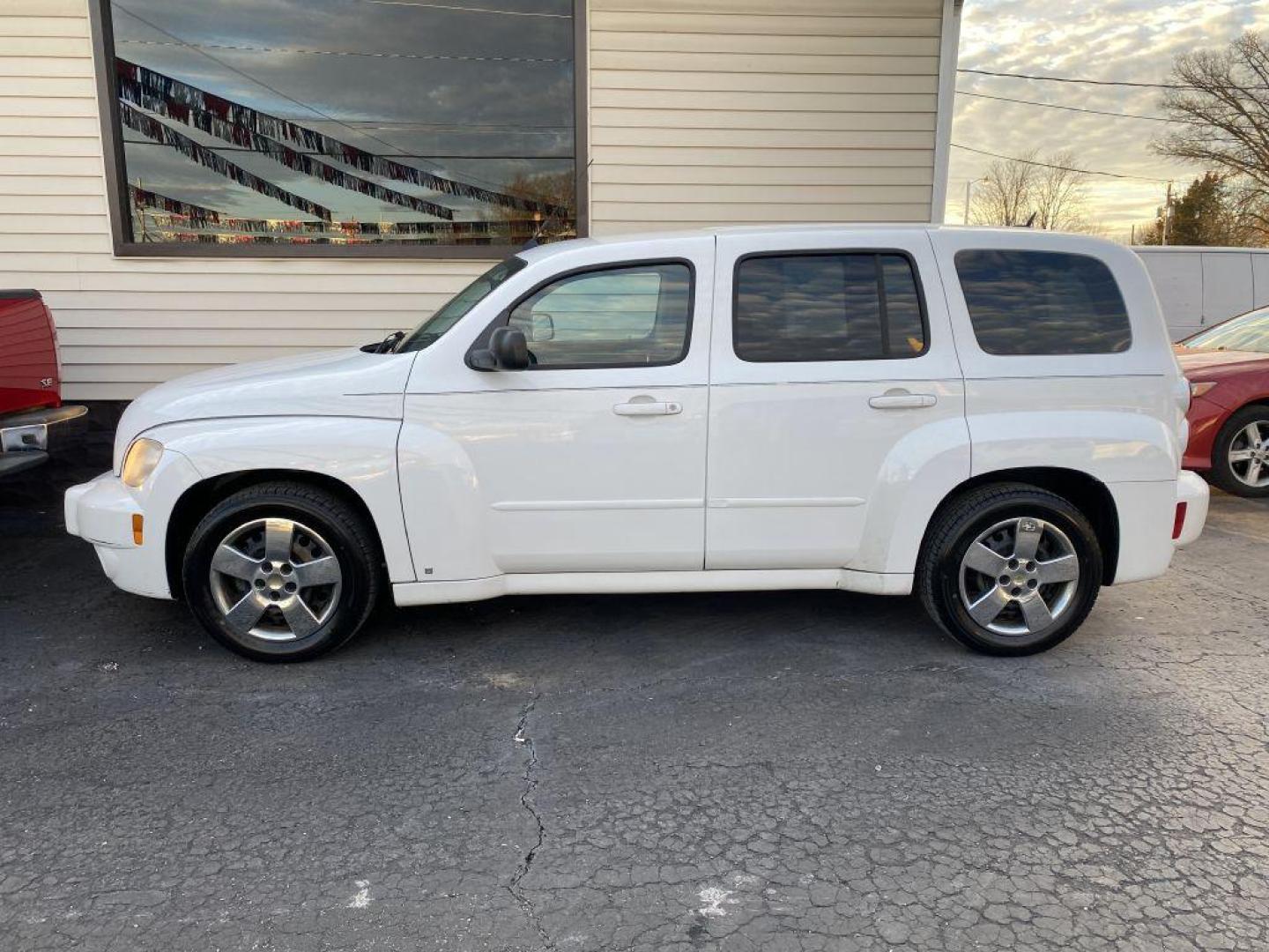 2008 WHITE CHEVROLET HHR LS (3GNDA13DX8S) with an 2.2L engine, Automatic transmission, located at 1056 E Riverside Dr, Evansville, IN, 47714, (812) 423-7026, 37.953491, -87.546654 - Photo#0