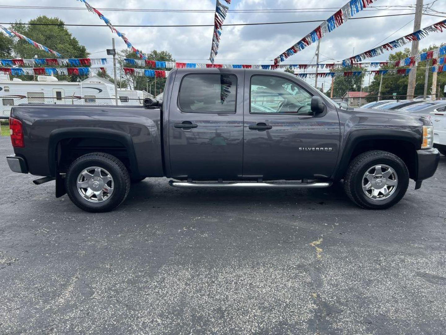 2011 GRAY CHEVROLET SILVERADO 1500 LS (3GCPCREA7BG) with an 4.8L engine, Automatic transmission, located at 1056 E Riverside Dr, Evansville, IN, 47714, (812) 423-7026, 37.953491, -87.546654 - Photo#0