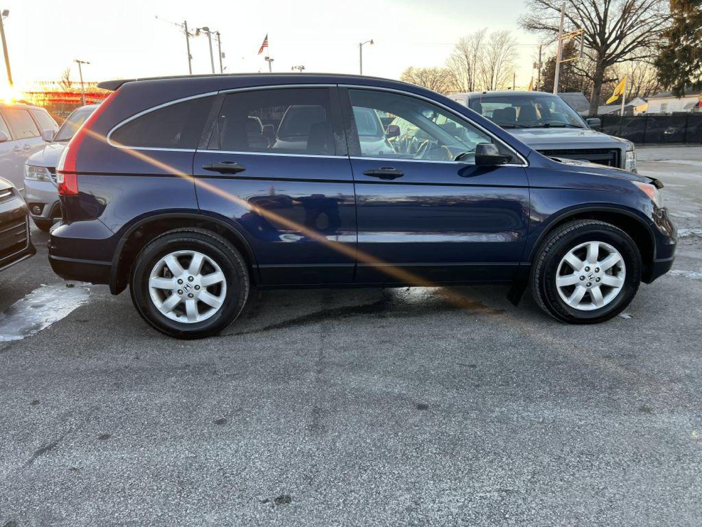 2011 BLUE HONDA CR-V SE (5J6RE4H45BL) with an 2.4L engine, Automatic transmission, located at 1056 E Riverside Dr, Evansville, IN, 47714, (812) 423-7026, 37.953491, -87.546654 - Photo#0