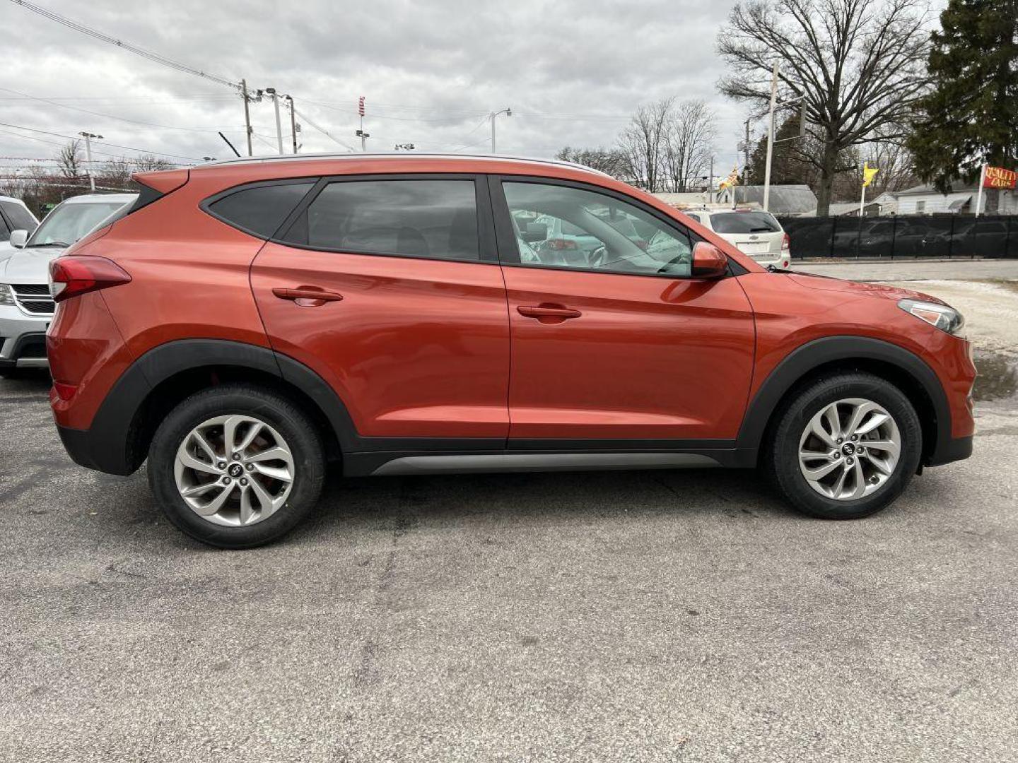 2016 ORANGE HYUNDAI TUCSON LIMITED (KM8J33A48GU) with an 2.0L engine, Automatic transmission, located at 1056 E Riverside Dr, Evansville, IN, 47714, (812) 423-7026, 37.953491, -87.546654 - Photo#0