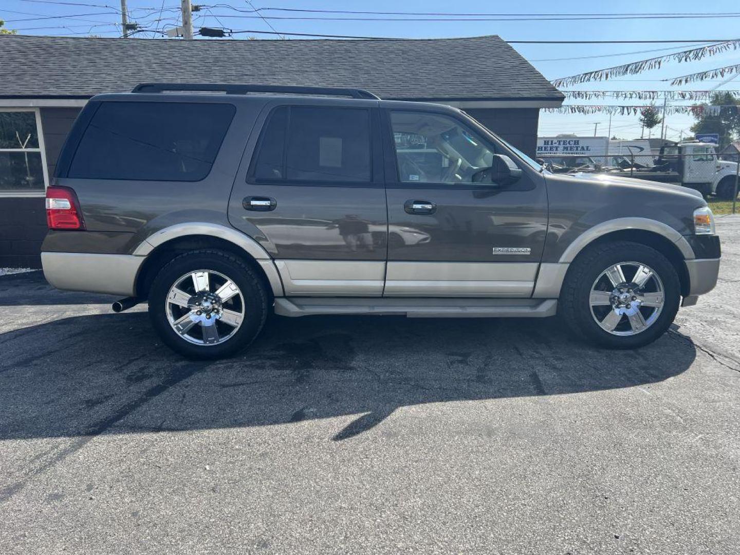 2008 BROWN FORD EXPEDITION EDDIE BAUER (1FMFU18568L) with an 5.4L engine, Automatic transmission, located at 1056 E Riverside Dr, Evansville, IN, 47714, (812) 423-7026, 37.953491, -87.546654 - Photo#0