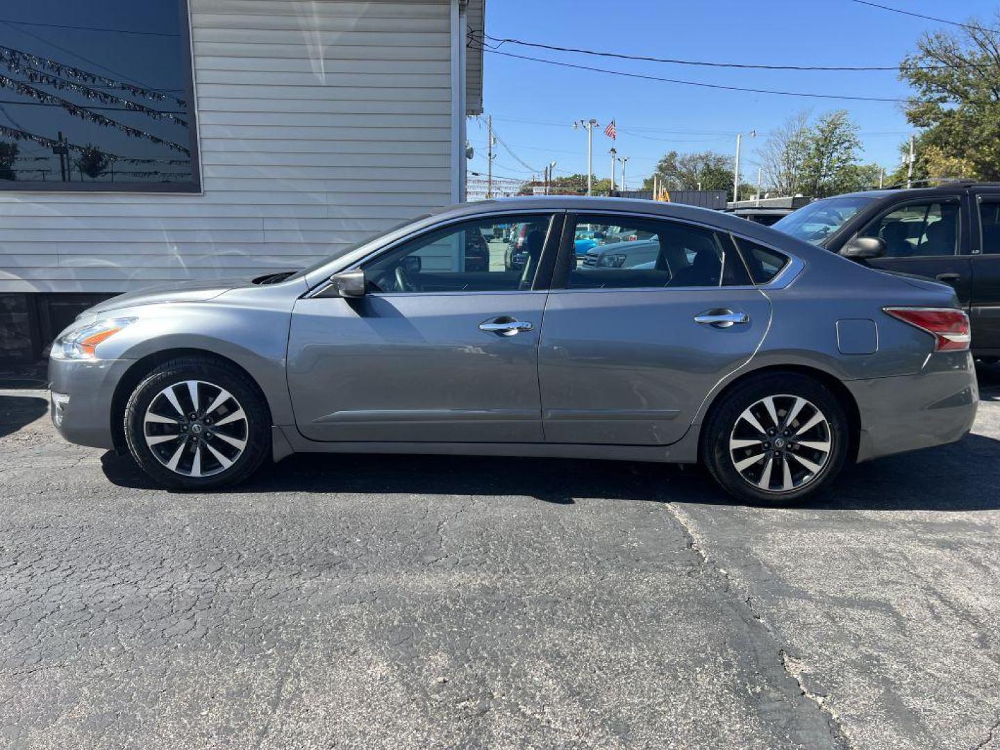 2015 GRAY NISSAN ALTIMA 2.5 (1N4AL3AP1FC) with an 2.5L engine, Continuously Variable transmission, located at 1056 E Riverside Dr, Evansville, IN, 47714, (812) 423-7026, 37.953491, -87.546654 - Photo#0