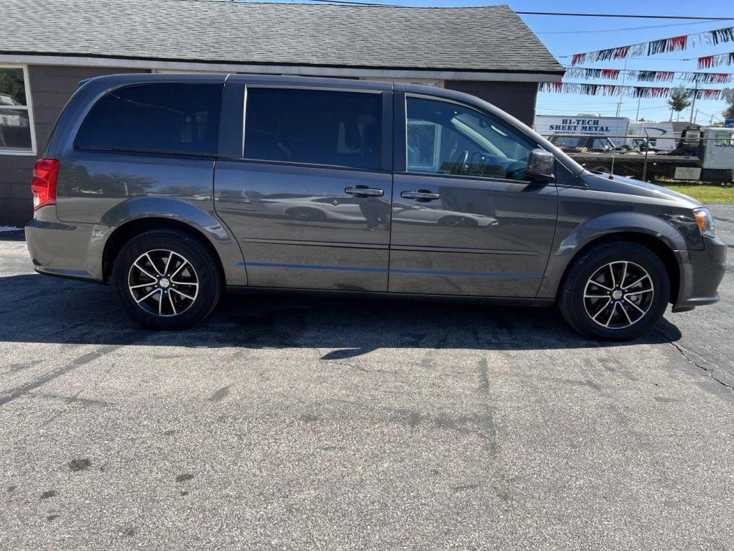 2015 GRAY DODGE GRAND CARAVAN SXT (2C4RDGCG1FR) with an 3.6L engine, Automatic transmission, located at 1056 E Riverside Dr, Evansville, IN, 47714, (812) 423-7026, 37.953491, -87.546654 - Photo#0