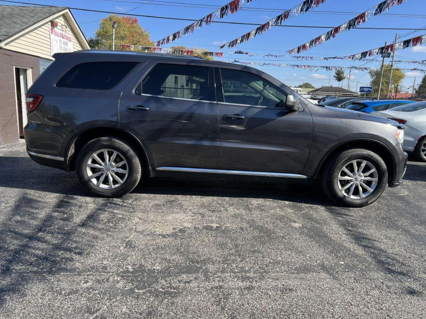 2016 GRAY DODGE DURANGO SXT (1C4RDJAG5GC) with an 3.6L engine, Automatic transmission, located at 1056 E Riverside Dr, Evansville, IN, 47714, (812) 423-7026, 37.953491, -87.546654 - Photo#0