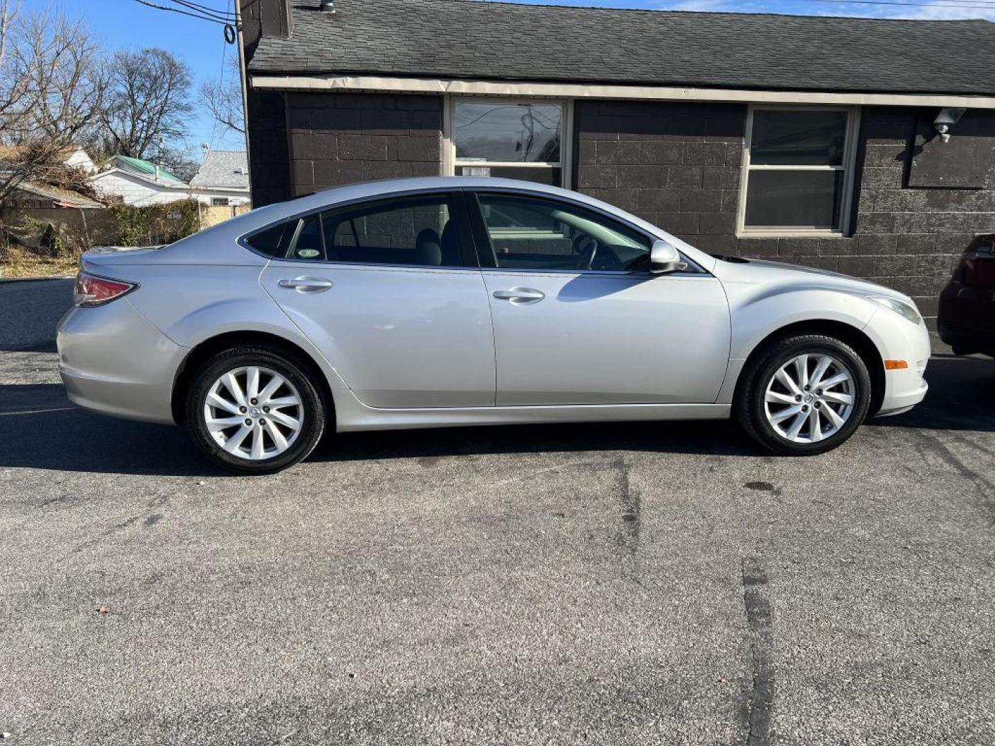 2013 SILVER MAZDA 6 TOURING (1YVHZ8DH1D5) with an 2.5L engine, Automatic transmission, located at 1056 E Riverside Dr, Evansville, IN, 47714, (812) 423-7026, 37.953491, -87.546654 - Photo#0