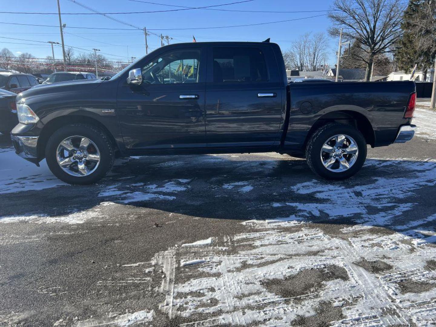 2015 GRAY RAM 1500 SLT (1C6RR7LT3FS) with an 5.7L engine, Automatic transmission, located at 1056 E Riverside Dr, Evansville, IN, 47714, (812) 423-7026, 37.953491, -87.546654 - Photo#0