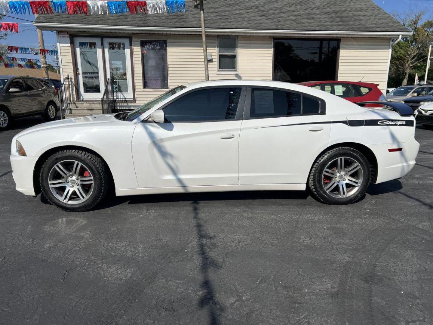 2013 WHITE DODGE CHARGER SXT (2C3CDXHG5DH) with an 3.6L engine, Automatic transmission, located at 1056 E Riverside Dr, Evansville, IN, 47714, (812) 423-7026, 37.953491, -87.546654 - Photo#0