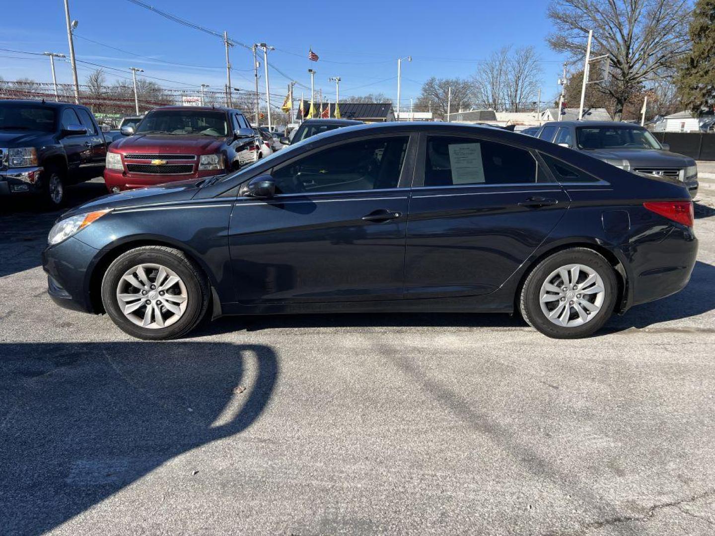 2013 DK BLU HYUNDAI SONATA GLS (5NPEB4ACXDH) with an 2.4L engine, Automatic transmission, located at 1056 E Riverside Dr, Evansville, IN, 47714, (812) 423-7026, 37.953491, -87.546654 - Photo#0