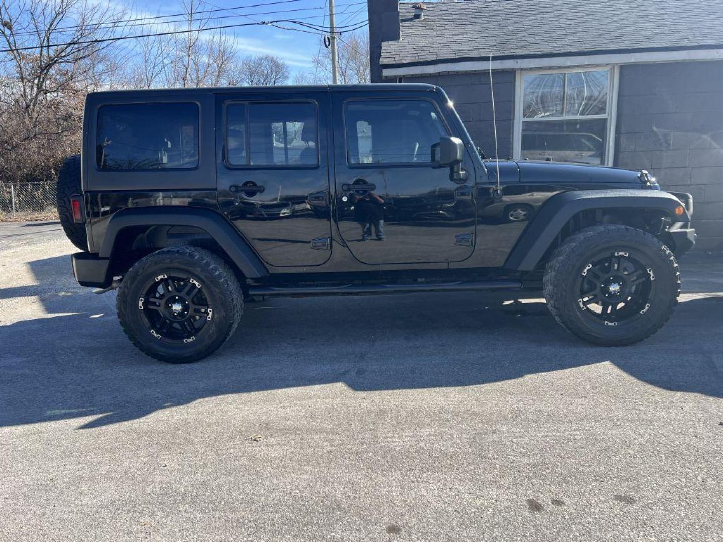 2009 BLACK JEEP WRANGLER UNLIMI X (1J4GA39109L) with an 3.8L engine, Automatic transmission, located at 1056 E Riverside Dr, Evansville, IN, 47714, (812) 423-7026, 37.953491, -87.546654 - Photo#0