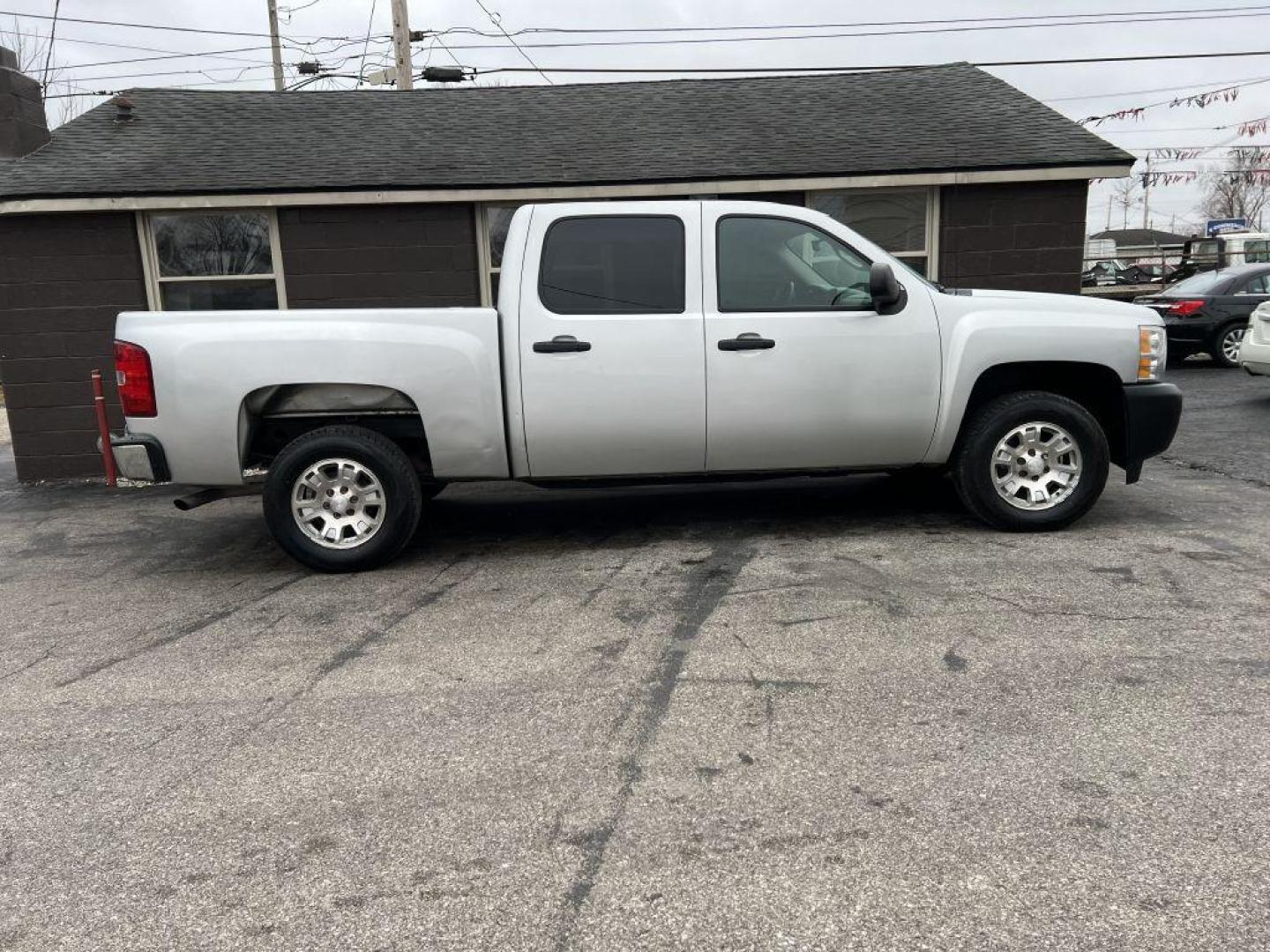 2011 SILVER CHEVROLET SILVERADO 1500 (3GCPCPE01BG) with an 5.3L engine, Automatic transmission, located at 1056 E Riverside Dr, Evansville, IN, 47714, (812) 423-7026, 37.953491, -87.546654 - Photo#0