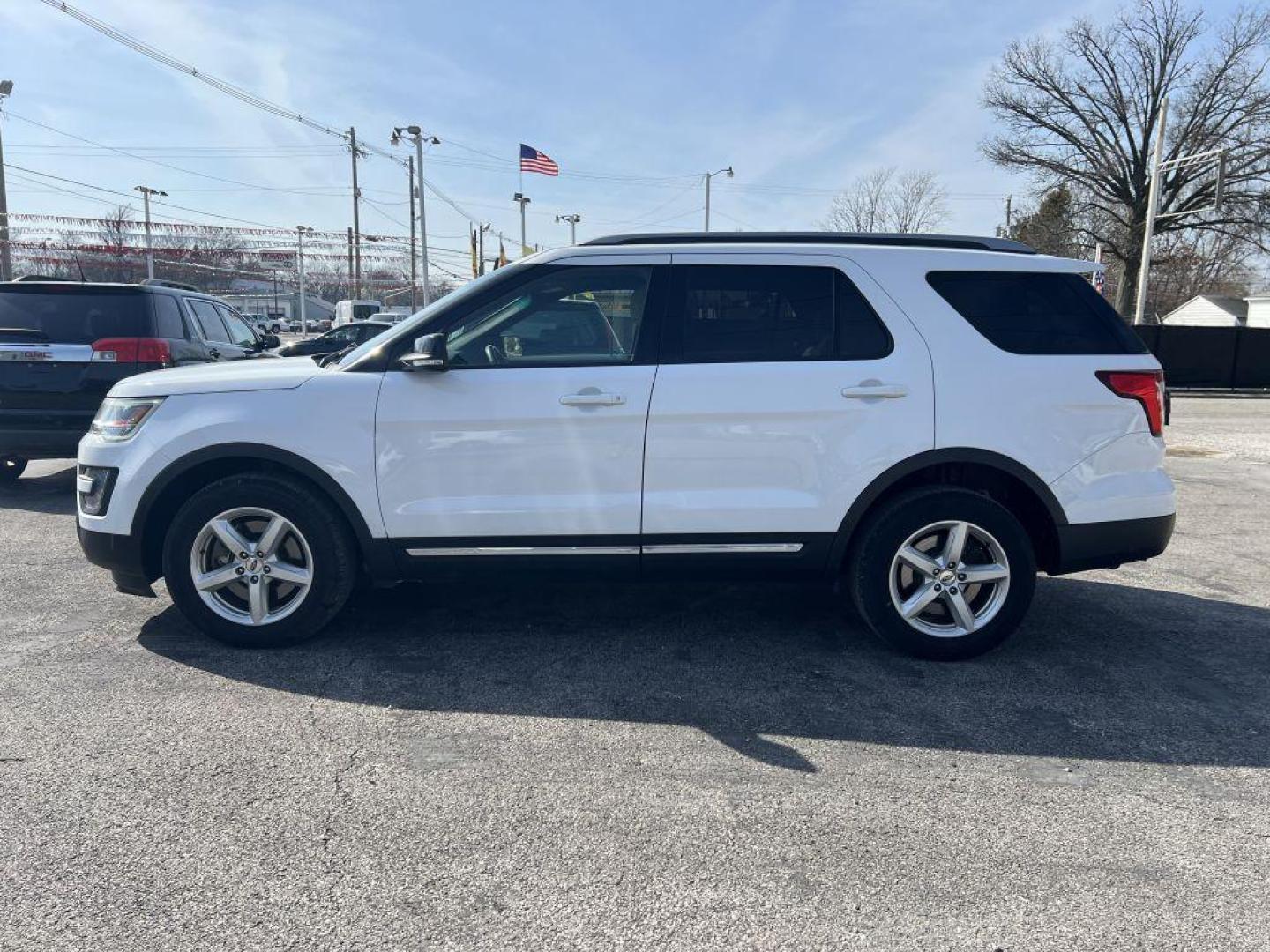 2016 WHITE FORD EXPLORER XLT (1FM5K8D84GG) with an 3.5L engine, Automatic transmission, located at 1056 E Riverside Dr, Evansville, IN, 47714, (812) 423-7026, 37.953491, -87.546654 - Photo#0