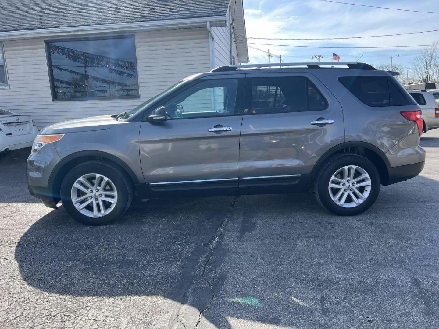 2013 GRAY FORD EXPLORER XLT (1FM5K7D83DG) with an 3.5L engine, Automatic transmission, located at 1056 E Riverside Dr, Evansville, IN, 47714, (812) 423-7026, 37.953491, -87.546654 - Photo#0