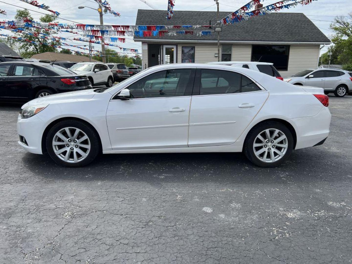 2015 WHITE CHEVROLET MALIBU 2LT (1G11D5SL2FF) with an 2.5L engine, Automatic transmission, located at 1056 E Riverside Dr, Evansville, IN, 47714, (812) 423-7026, 37.953491, -87.546654 - Photo#0