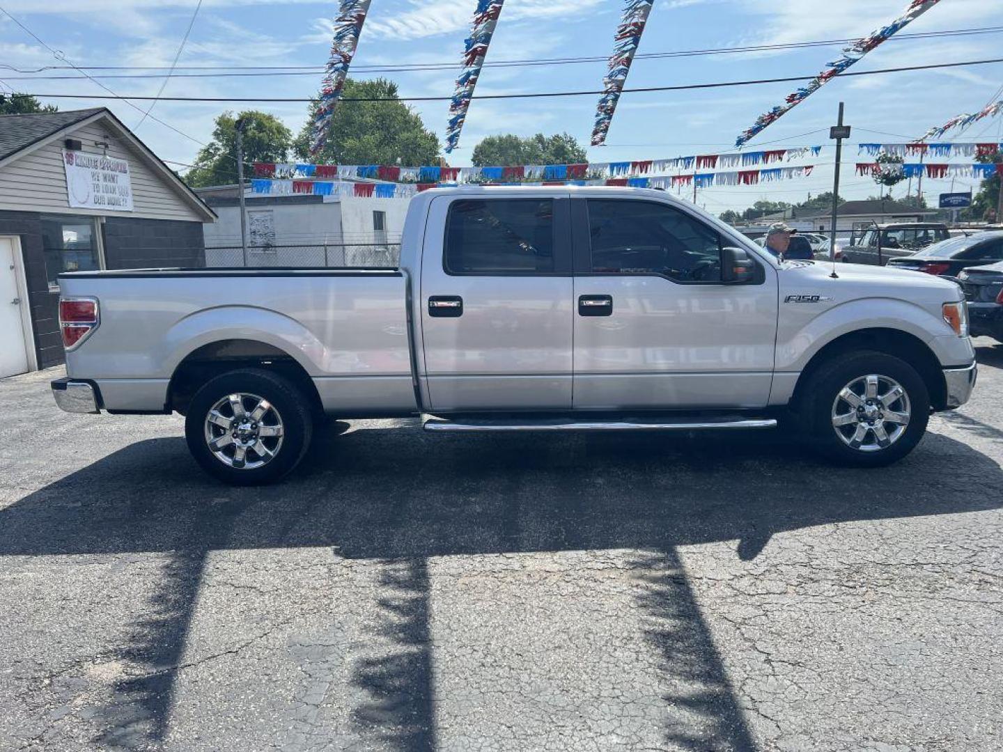 2013 SILVER FORD F150 SUPERCREW (1FTFW1CF6DK) with an 5.0L engine, Automatic transmission, located at 1056 E Riverside Dr, Evansville, IN, 47714, (812) 423-7026, 37.953491, -87.546654 - Photo#0