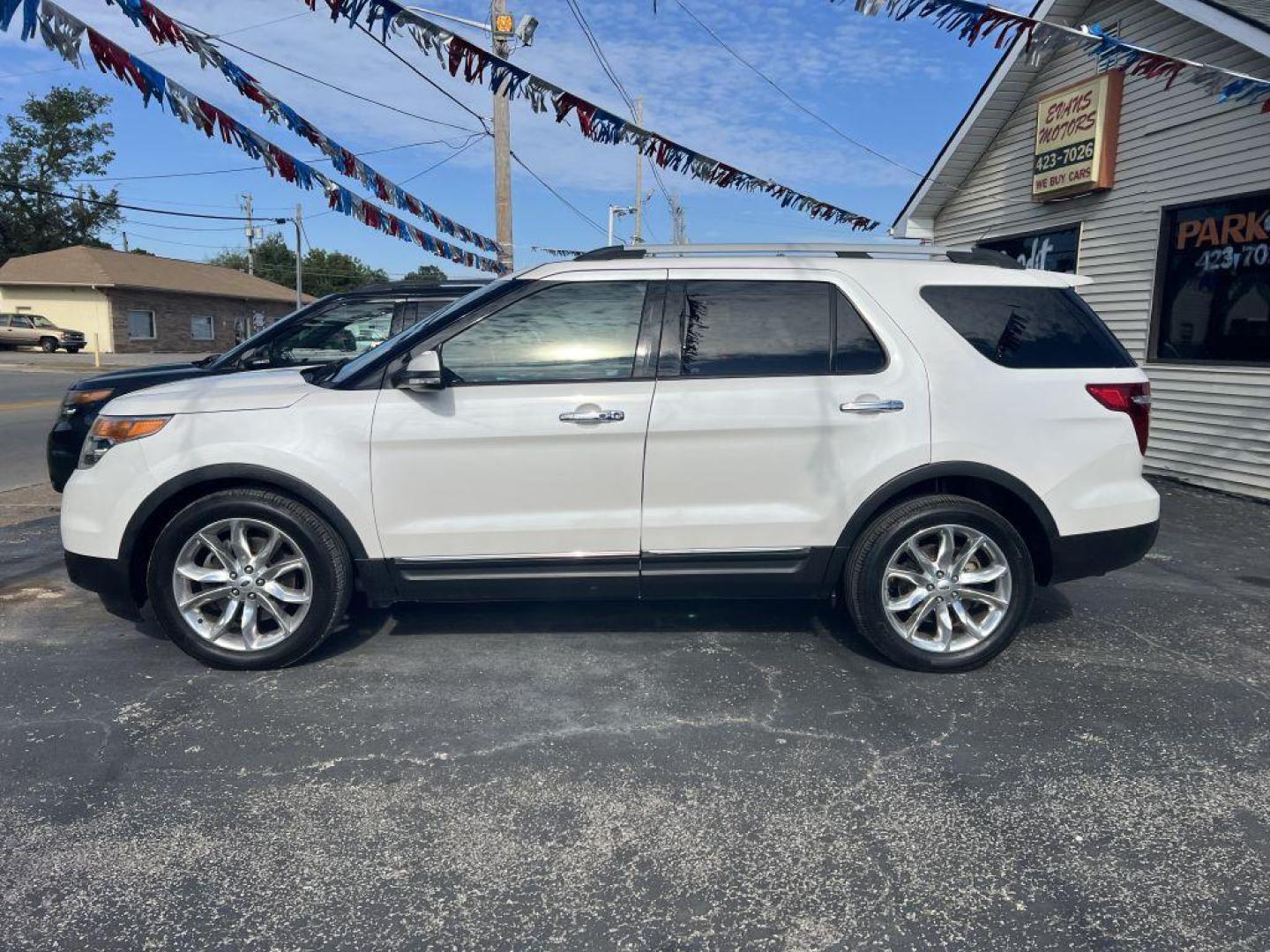 2015 WHITE FORD EXPLORER LIMITED (1FM5K7F87FG) with an 3.5L engine, Automatic transmission, located at 1056 E Riverside Dr, Evansville, IN, 47714, (812) 423-7026, 37.953491, -87.546654 - Photo#0