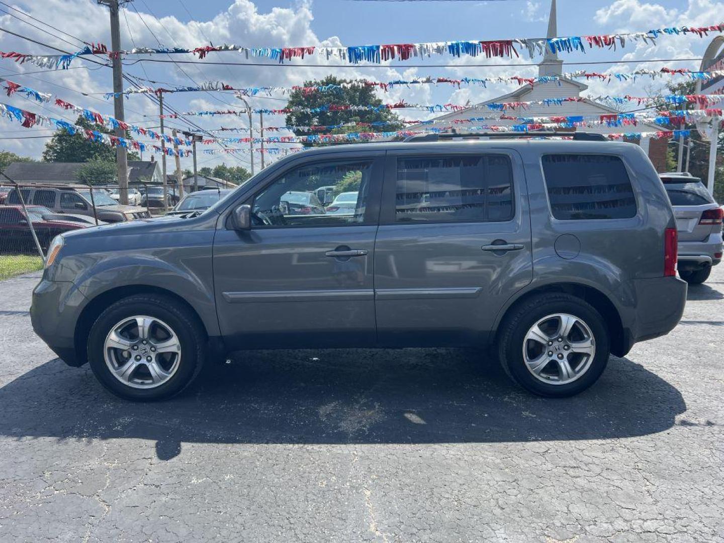 2012 GRAY HONDA PILOT EXL (5FNYF4H5XCB) with an 3.5L engine, Automatic transmission, located at 1056 E Riverside Dr, Evansville, IN, 47714, (812) 423-7026, 37.953491, -87.546654 - Photo#0