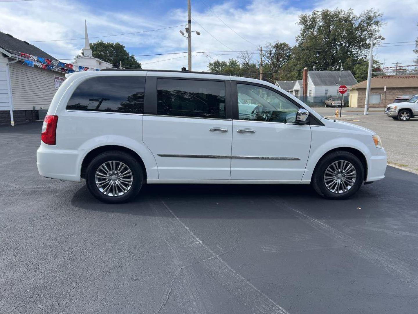 2014 WHITE CHRYSLER TOWN and COUNTRY TOURING L (2C4RC1CG4ER) with an 3.6L engine, Automatic transmission, located at 1056 E Riverside Dr, Evansville, IN, 47714, (812) 423-7026, 37.953491, -87.546654 - Photo#0