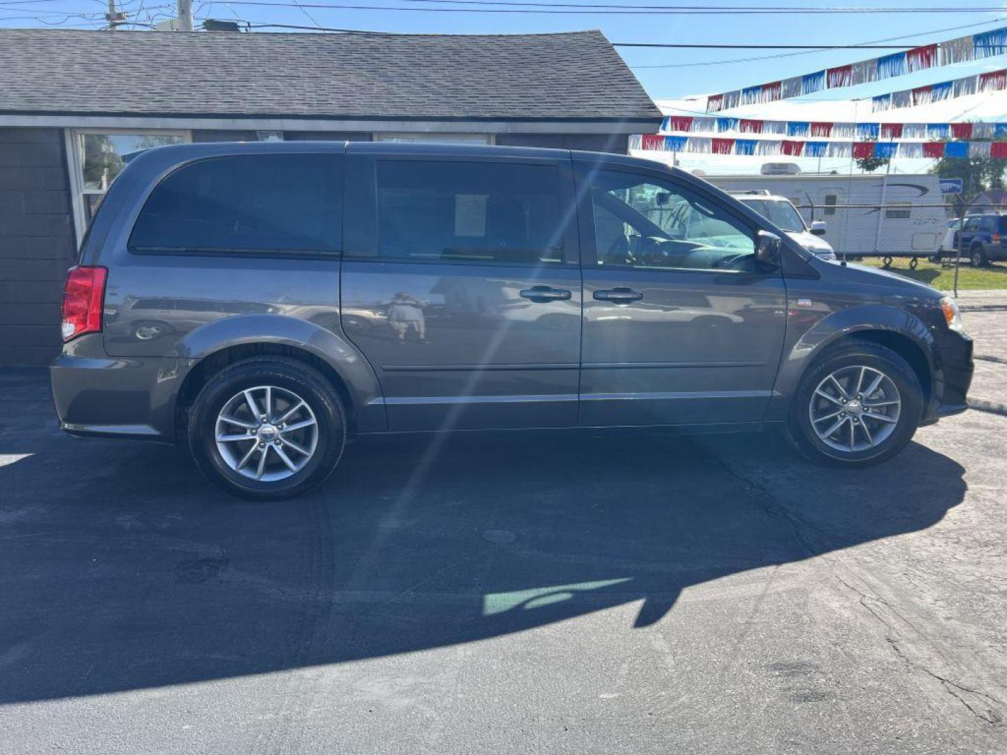 2014 GRAY DODGE GRAND CARAVAN SE (2C4RDGBG5ER) with an 3.6L engine, Automatic transmission, located at 1056 E Riverside Dr, Evansville, IN, 47714, (812) 423-7026, 37.953491, -87.546654 - Photo#0