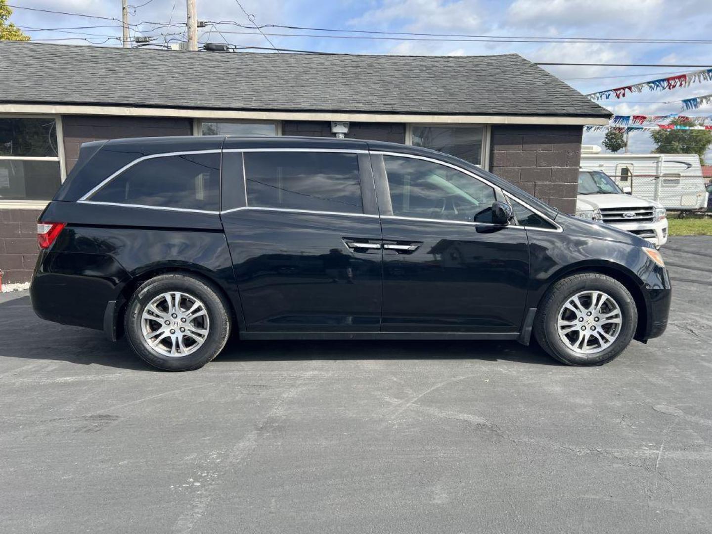 2011 BLACK HONDA ODYSSEY EXL (5FNRL5H6XBB) with an 3.5L engine, Automatic transmission, located at 1056 E Riverside Dr, Evansville, IN, 47714, (812) 423-7026, 37.953491, -87.546654 - Photo#0