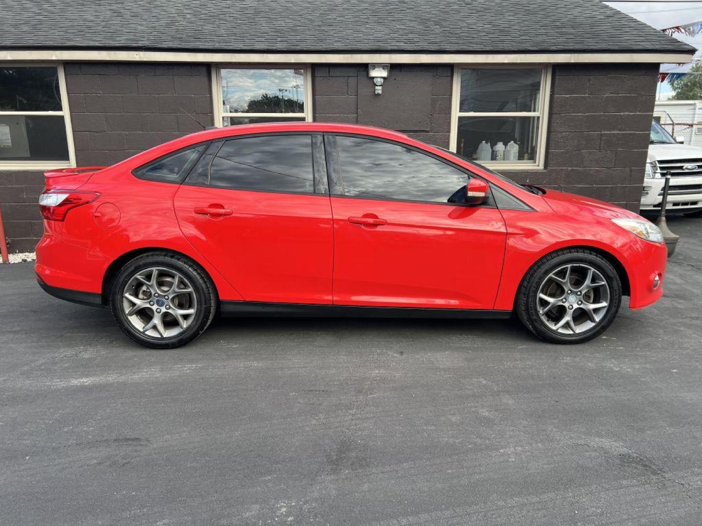 2013 RED FORD FOCUS SE (1FADP3F2XDL) with an 2.0L engine, Automatic transmission, located at 1056 E Riverside Dr, Evansville, IN, 47714, (812) 423-7026, 37.953491, -87.546654 - Photo#0