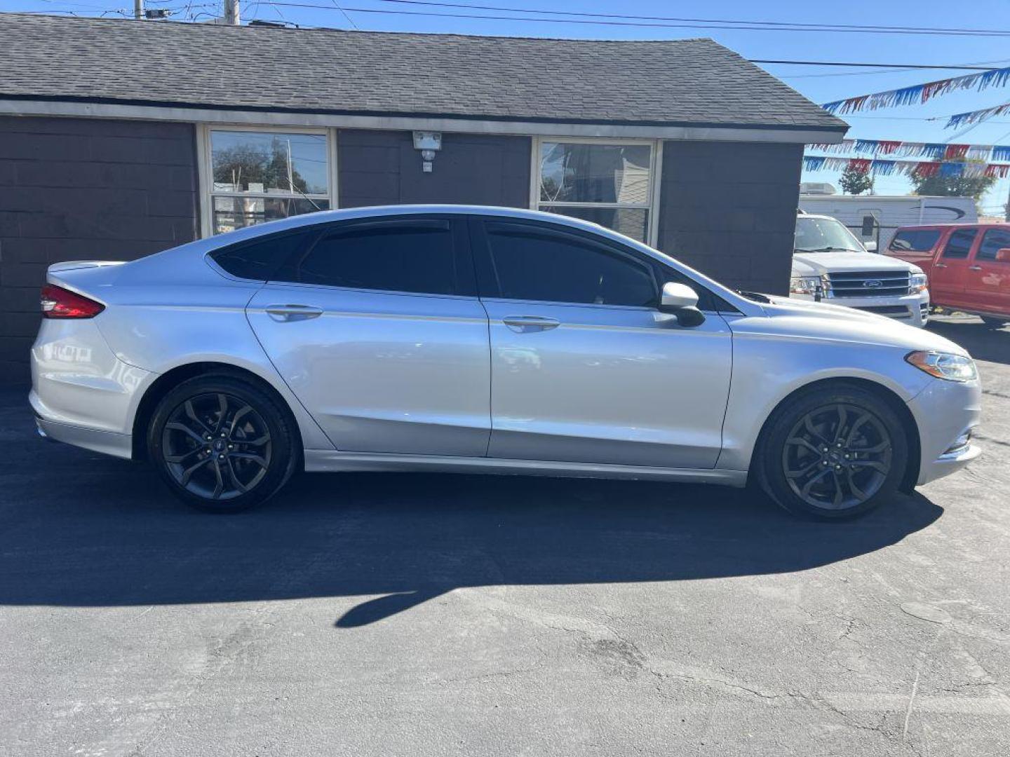 2018 SILVER FORD FUSION SE (3FA6P0HD2JR) with an 1.5L engine, Automatic transmission, located at 1056 E Riverside Dr, Evansville, IN, 47714, (812) 423-7026, 37.953491, -87.546654 - Photo#0