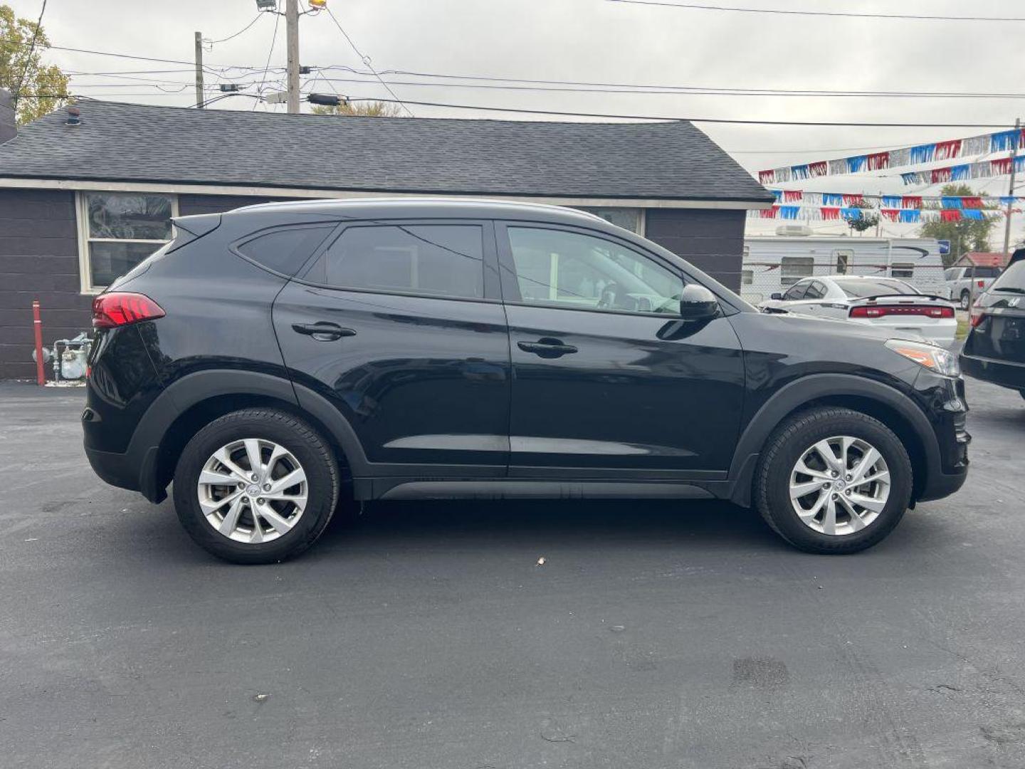 2019 BLACK HYUNDAI TUCSON LIMITED (KM8J33A41KU) with an 2.0L engine, Automatic transmission, located at 1056 E Riverside Dr, Evansville, IN, 47714, (812) 423-7026, 37.953491, -87.546654 - Photo#0