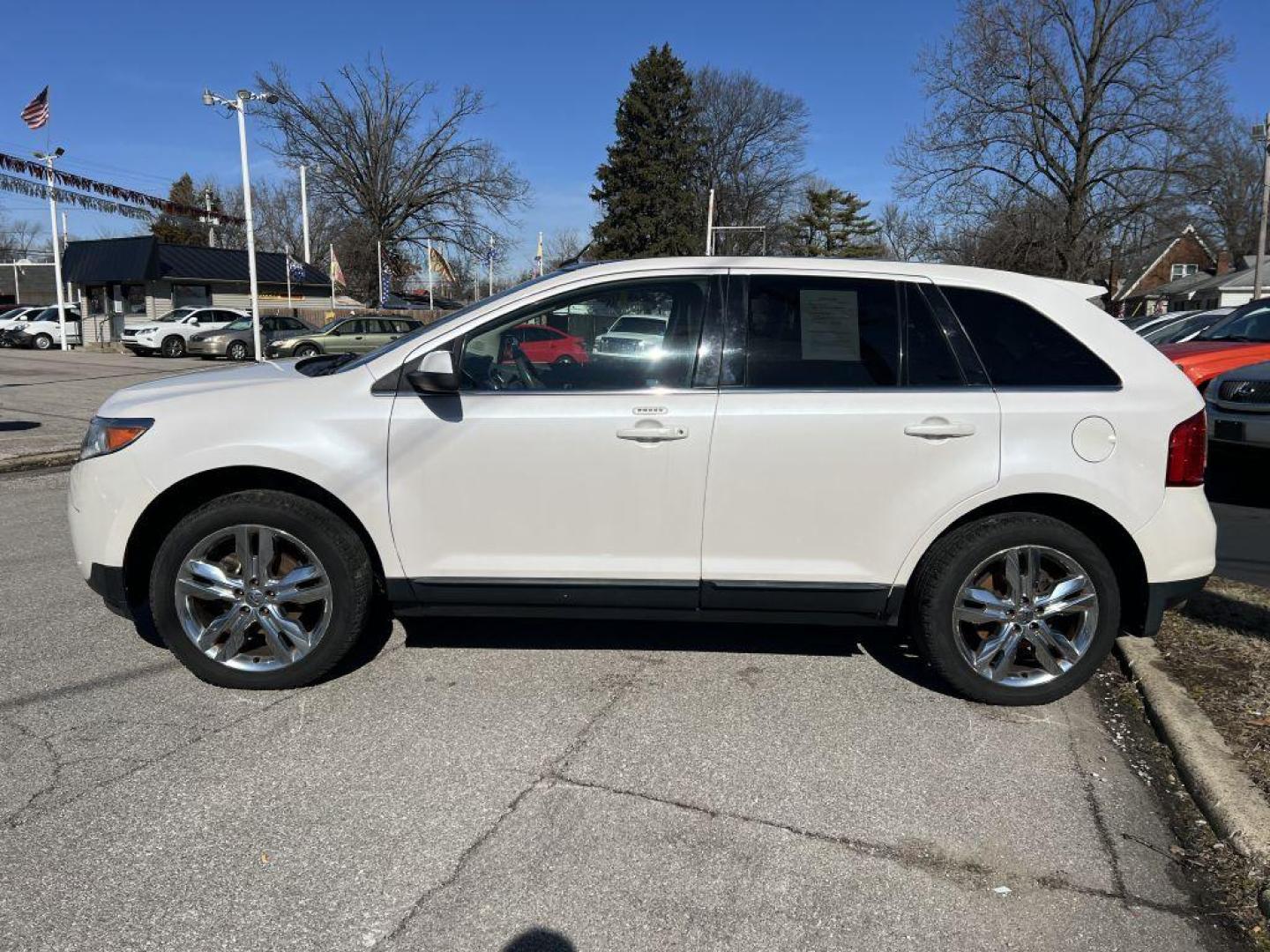 2011 WHITE FORD EDGE LIMITED (2FMDK4KC7BB) with an 3.5L engine, Automatic transmission, located at 1056 E Riverside Dr, Evansville, IN, 47714, (812) 423-7026, 37.953491, -87.546654 - Photo#0