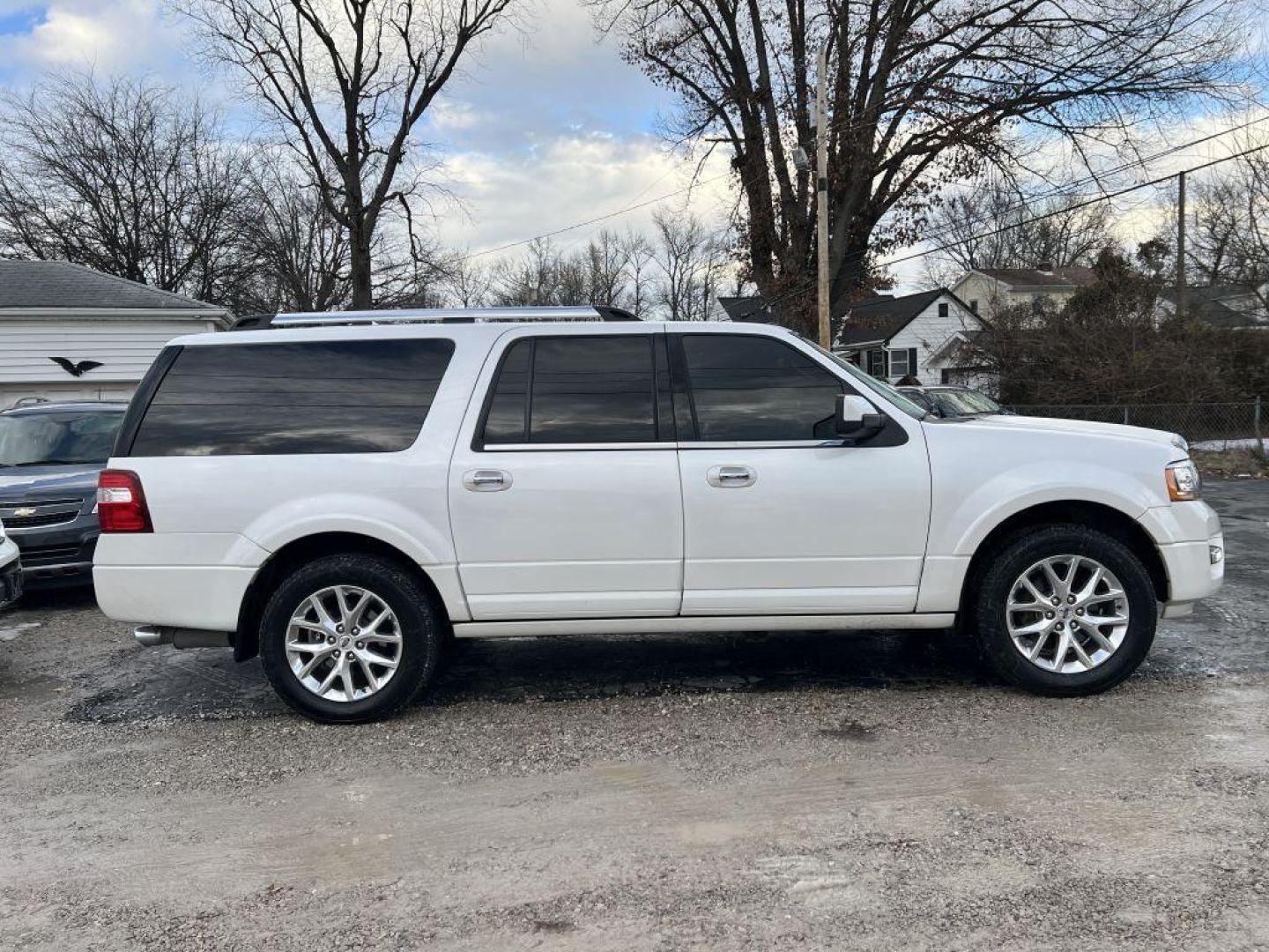 2016 WHITE FORD EXPEDITION EL LIMITED (1FMJK2AT0GE) with an 3.5L engine, Automatic transmission, located at 1056 E Riverside Dr, Evansville, IN, 47714, (812) 423-7026, 37.953491, -87.546654 - Photo#0